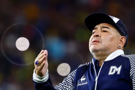 Filha de Maradona agora acusa médicos de manipulação em julgamento Filha de Maradona agora acusa médicos de manipulação em julgamento