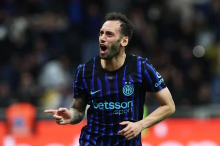 Inter de Milão revira na Copa da Itália com 3 gols emocionantes