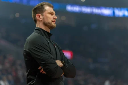 Splitter faz história, mas Spurs eliminam Blazers da NBA 2025/26