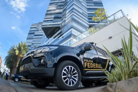 PF devolve credenciais a agente dos EUA após polêmica
