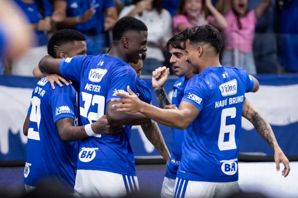 Cruzeiro x Universidad Católica hoje: como assistir e como a Raposa chega ao duelo em alta