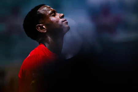 Toluca denuncia racismo contra Helinho após expulsão em partida