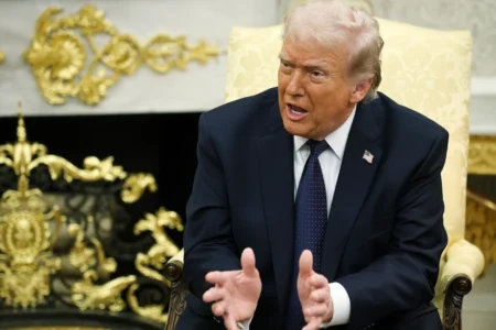 Trump dá 48h para Irã reabrir Estreito de Ormuz ou enfrentar consequências Trump dá 48h para Irã reabrir Estreito de Ormuz ou enfrentar consequências