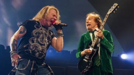 Axl Rose substitui Brian Johnson no AC/DC agora há 21 shows incríveis Axl Rose substitui Brian Johnson no AC/DC agora há 21 shows incríveis