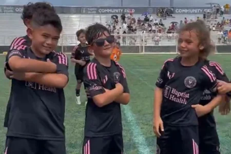 Ciro Messi de 8 anos faz golaço e impressiona com estilo igual ao do pai Lionel na base do Inter Miami