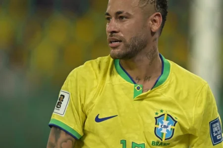 CBF desmente Santos sobre lesão de Neymar, jogador agora fora por 2 semanas
