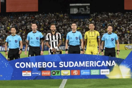 Neymar Decide, Santos Contra-Reacao Em Copa Sul-Americana