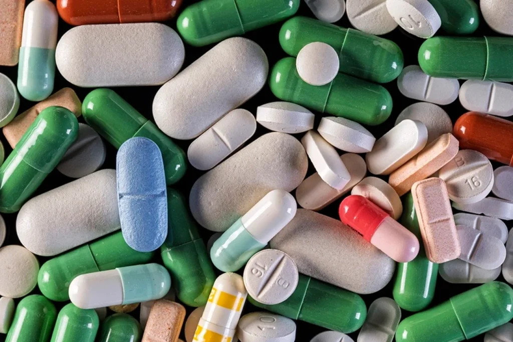 Antibióticos despejados em rios alimentam superbactérias letais, ameaçando milhões de vidas Antibióticos despejados em rios alimentam superbactérias letais, ameaçando milhões de vidas