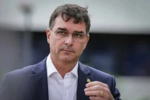 Bolsonaro confessa medo de represálias que levaram a cláusulas de confidencialidade no filme Dark Horse