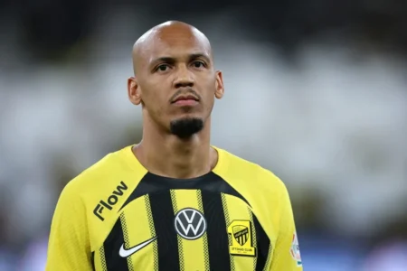 Fabinho se liberta: um mestre do meio-campo chega ao mercado agora Fabinho se liberta: um mestre do meio-campo chega ao mercado agora