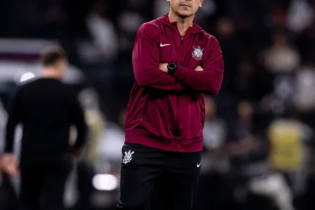 Diniz analisa derrota do Corinthians e fala sobre minutagem de Memphis e vaias para Yuri Alberto hoje