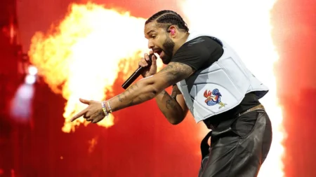 Drake hoje faz história com 3 álbuns nas paradas Drake hoje faz história com 3 álbuns nas paradas