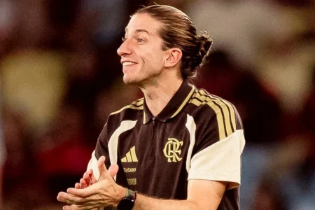Filipe Luís é sonado para a vaga de técnico do Bayer Leverkusen a partir de hoje