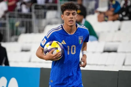 Filho de ex-jogador brasileiro agora na seleção italiana aos 18 anos Filho de ex-jogador brasileiro agora na seleção italiana aos 18 anos