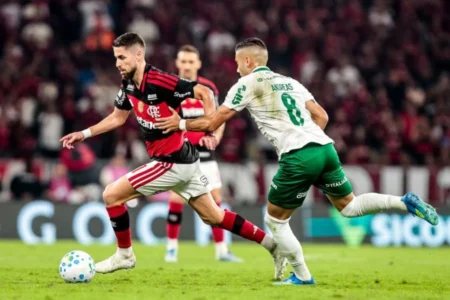 Jorginho sofre fratura no pé e já trabalha na recuperação agora