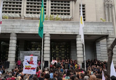 Greve dos professores de BH chega a 30 dias com diálogo rompido e acusações hoje
