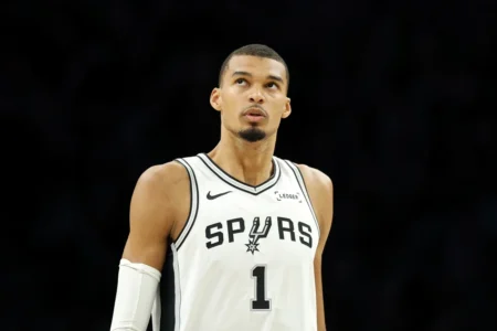 Wembanyama é expulso em jogo decisivo da NBA hoje, veja vídeo do lance Wembanyama é expulso em jogo decisivo da NBA hoje, veja vídeo do lance