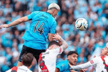 Celebra o River, o ônibus Campeões se vira em mãos do Belgrano
