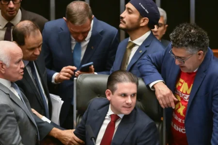 Câmara debate PEC para acabar com escala 6×1 hoje