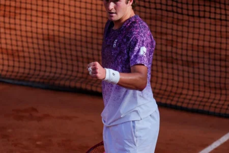 João Fonseca surpreende e derrota Djokovic no Roland Garros hoje