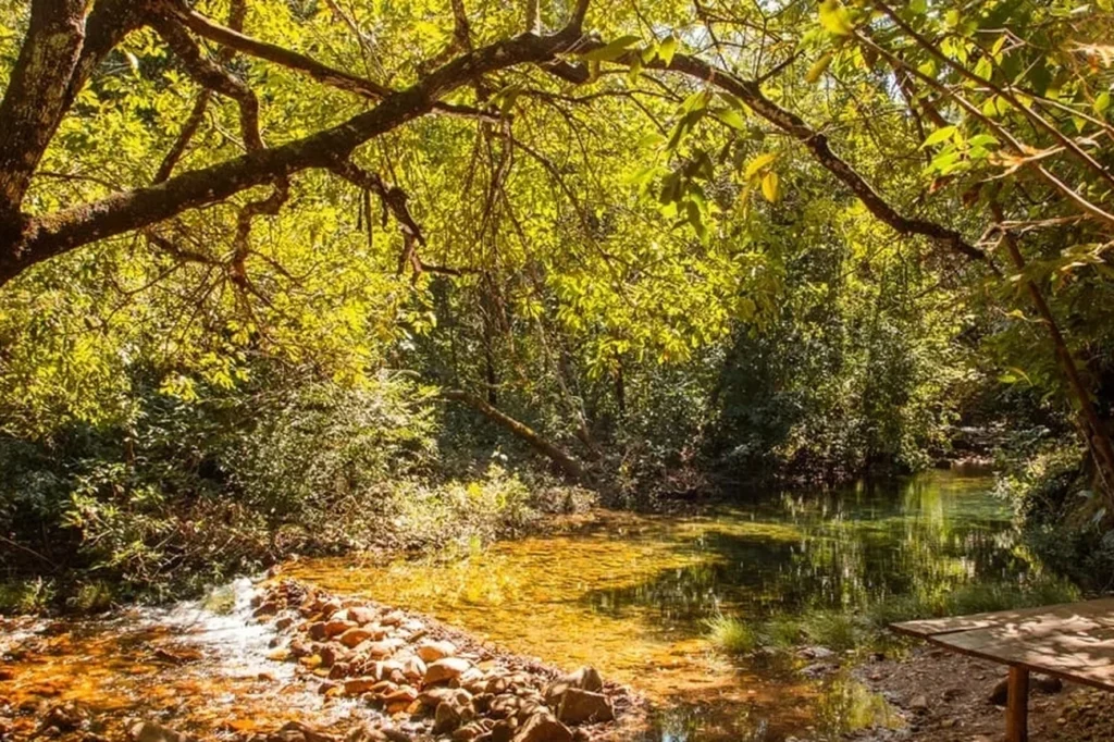 Aprenda agora as regras da área de nudismo na Cachoeira do Segredo