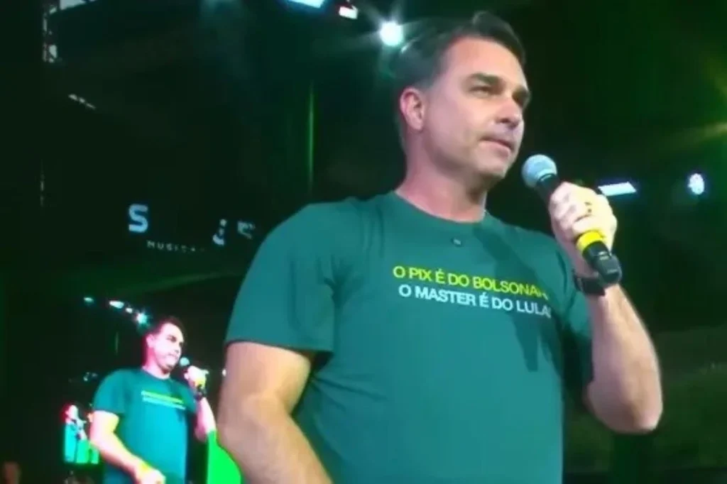 Flávio Bolsonaro se recupera após áudio de escândalo Flávio Bolsonaro se recupera após áudio de escândalo