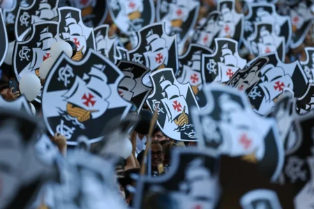 Vasco: torcida exige mudanças imediatas na diretoria e elenco após sequência negativa Vasco: torcida exige mudanças imediatas na diretoria e elenco após sequência negativa