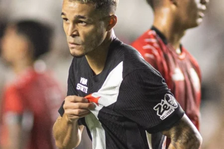 O Vasco da Gama vence Barracas Central e segue para os playoffs da Sul-Americana com 10 pontos