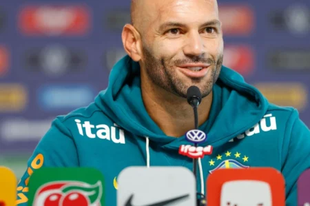 Weverton desmaia de emoção e alívio com sua 56a convocação para a Copa